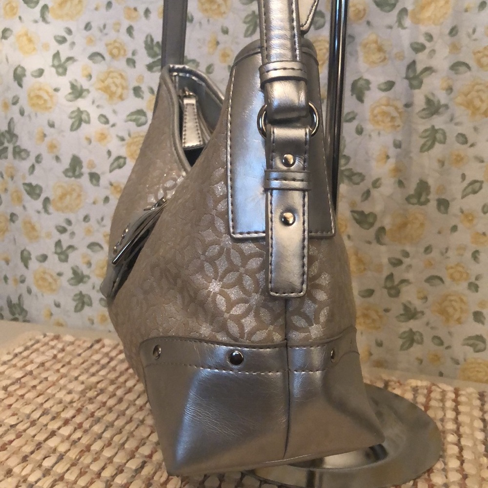 Relic - Picture 6 of 10